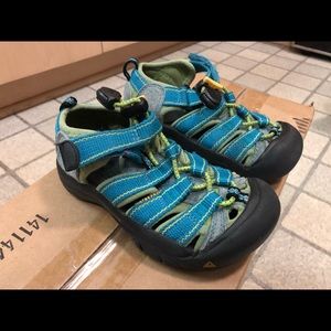 Keen kids boys water shoes real lime green EUC